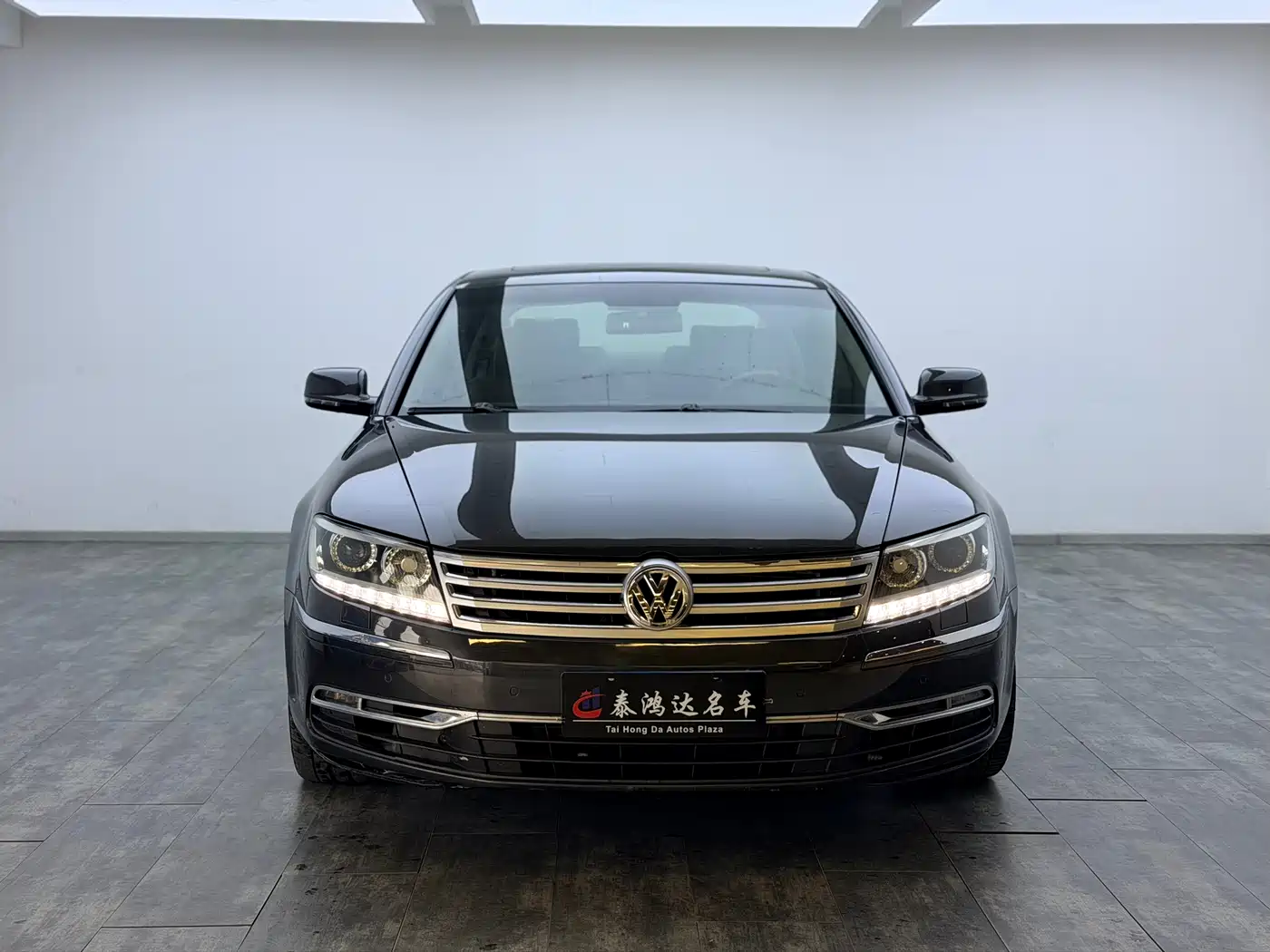 Volkswagen Phaeton 2011 3.6L V6 4-seat Long Wheelbase Individual фото 3