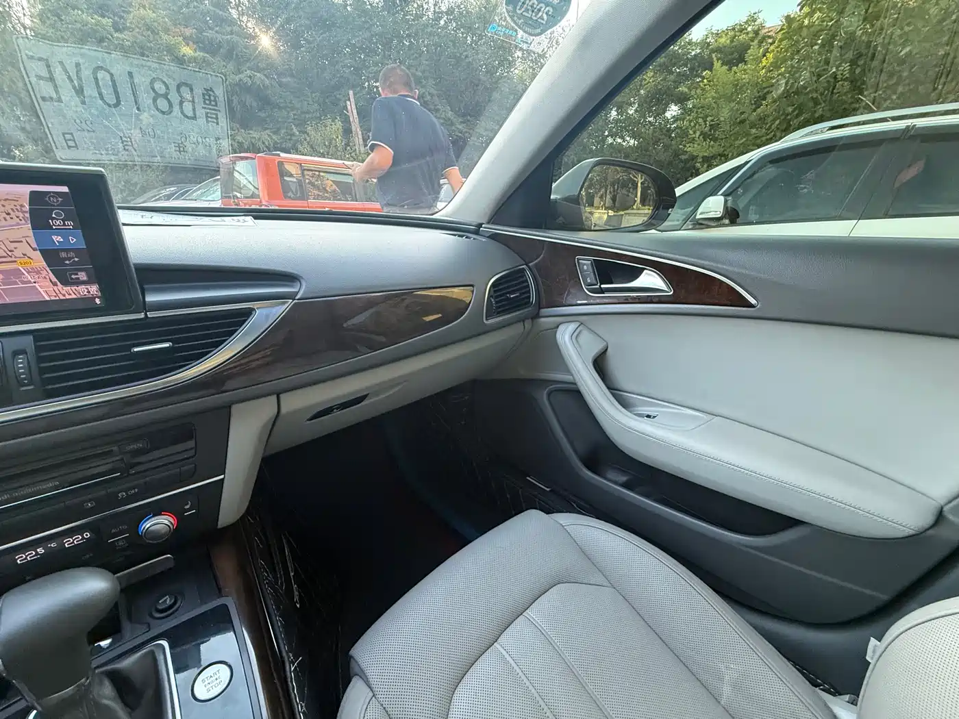 Фото 10 - Audi A6L