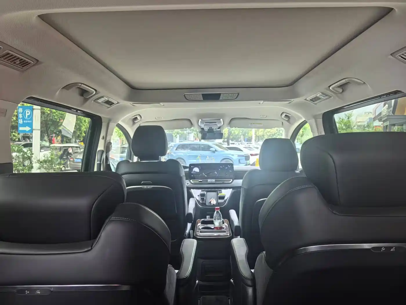 Hongqi HQ9 2023 2.0T Smart Connect Flag Enjoy Edition фото 8