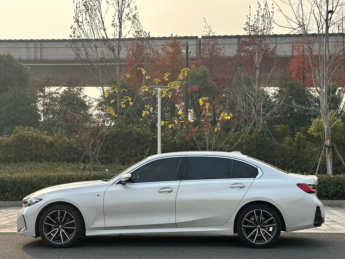 BMW 3 Series 2023 325Li M Sport Package фото 7