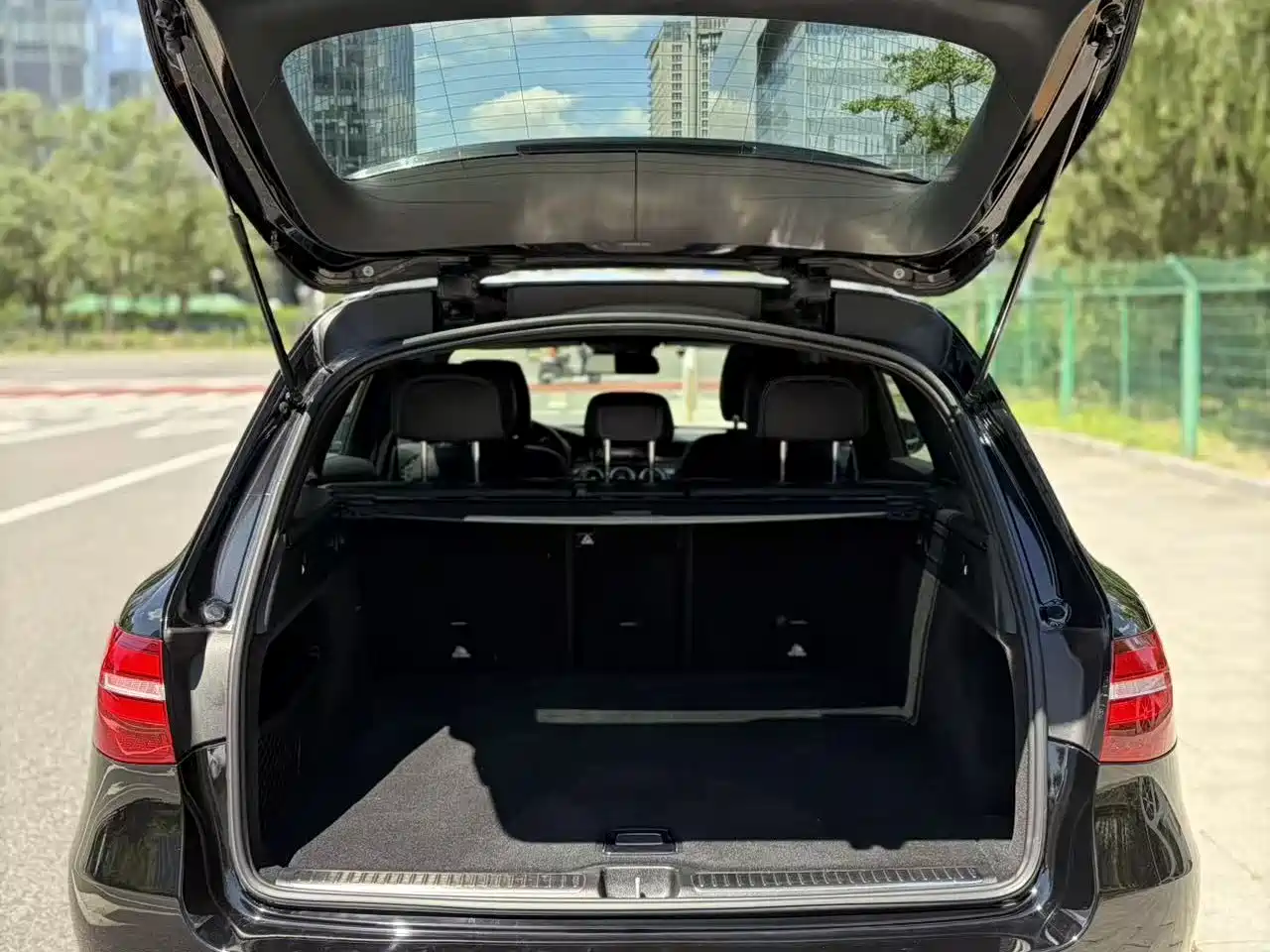 Mercedes-Benz GLC 2018 GLC 260 4MATIC Luxury фото 18