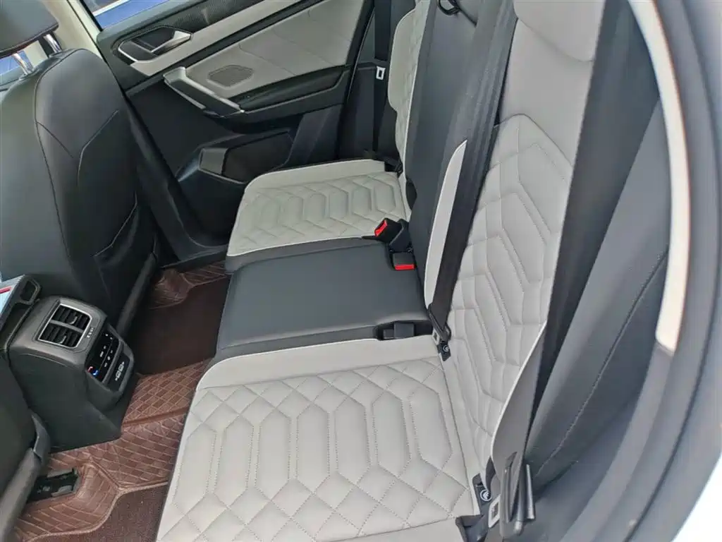 Volkswagen Tayron 2023 330TSI 2WD Luxury Plus Advanced Edition фото 17