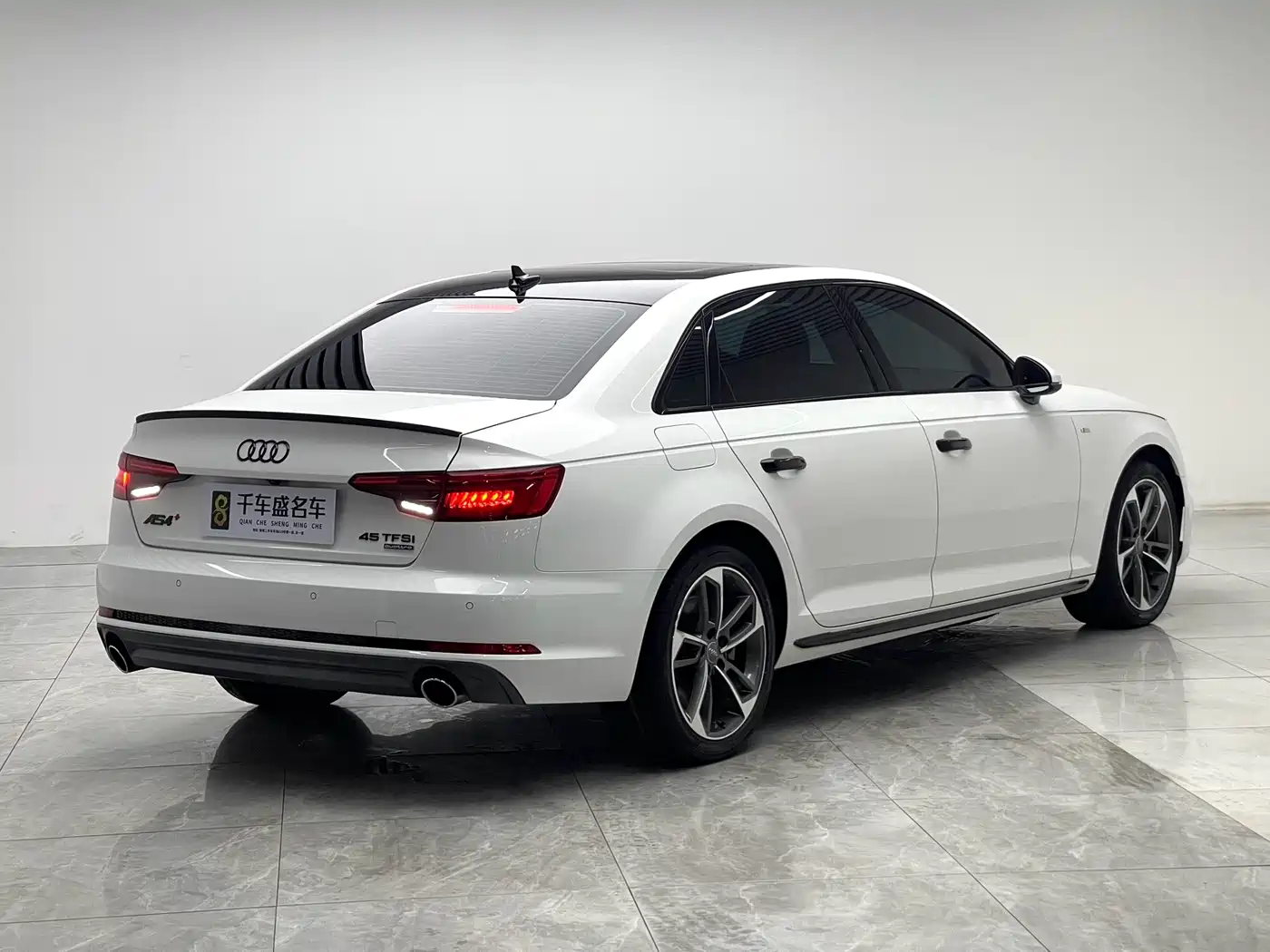 Фото 6 - Audi A4L