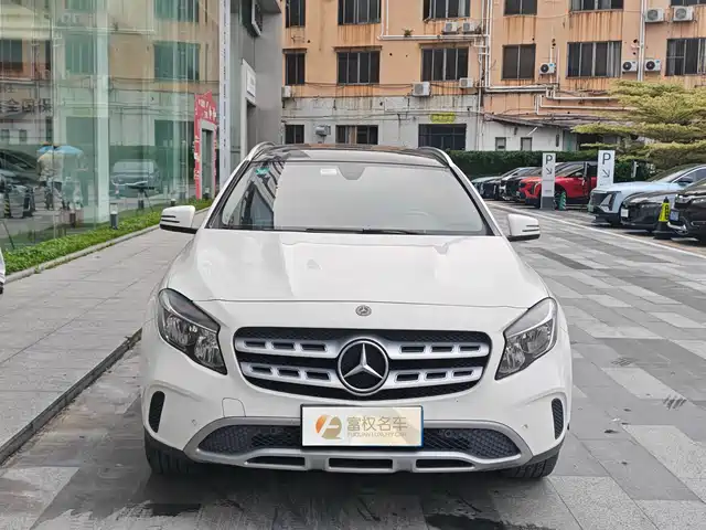 MERCEDES-BENZ GLA
