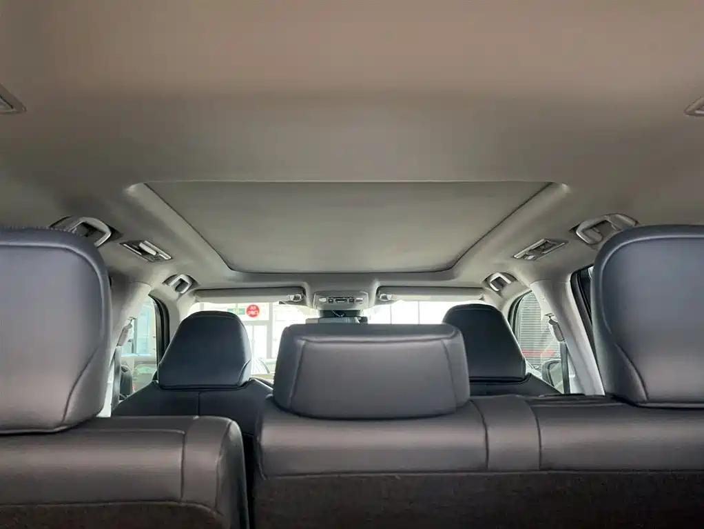 Toyota Highlander 2023 2.5L Smart Hybrid Dual Engine AWD Premium 7-Seater фото 13
