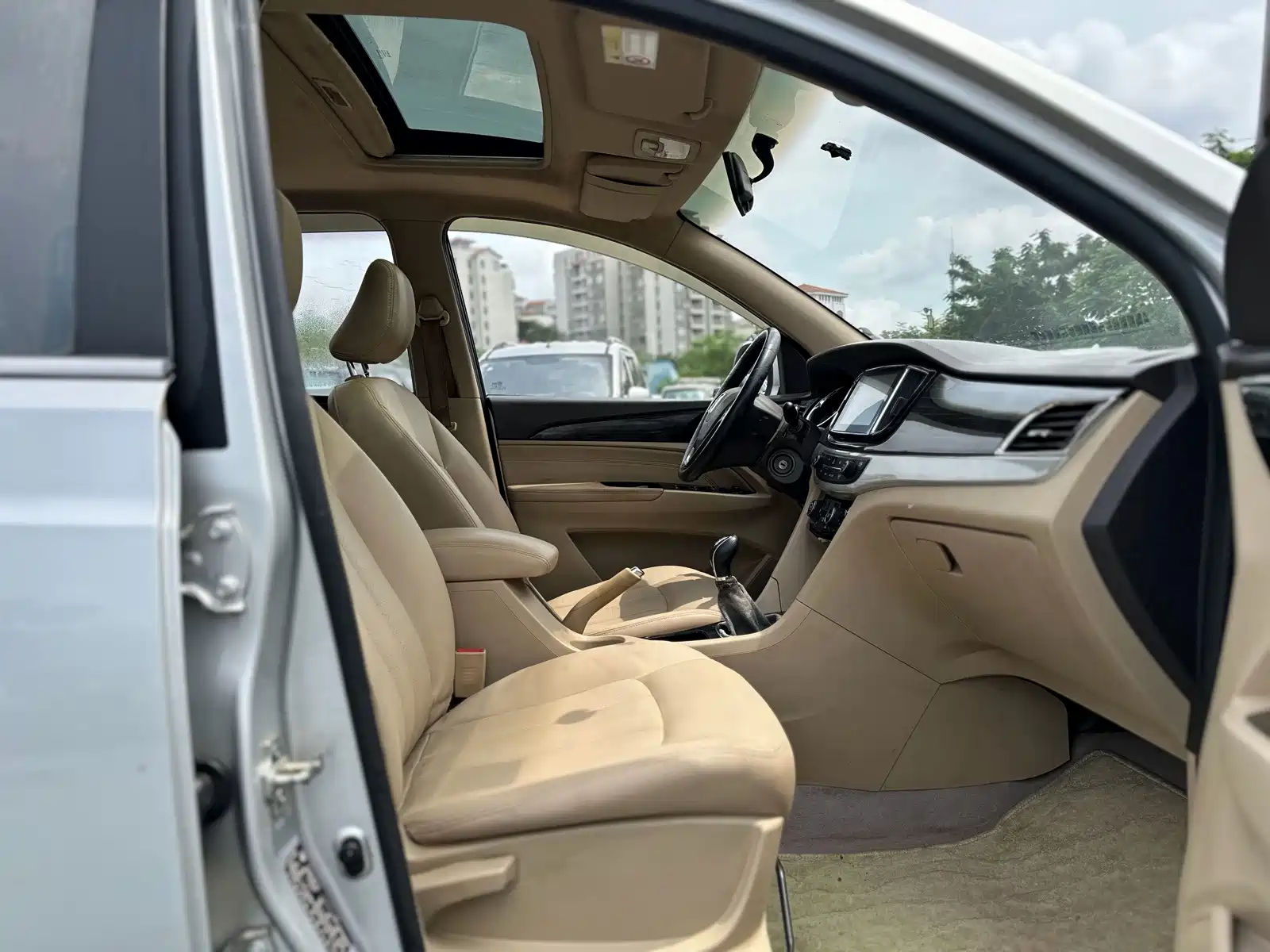 Photo 8 - Baojun 730