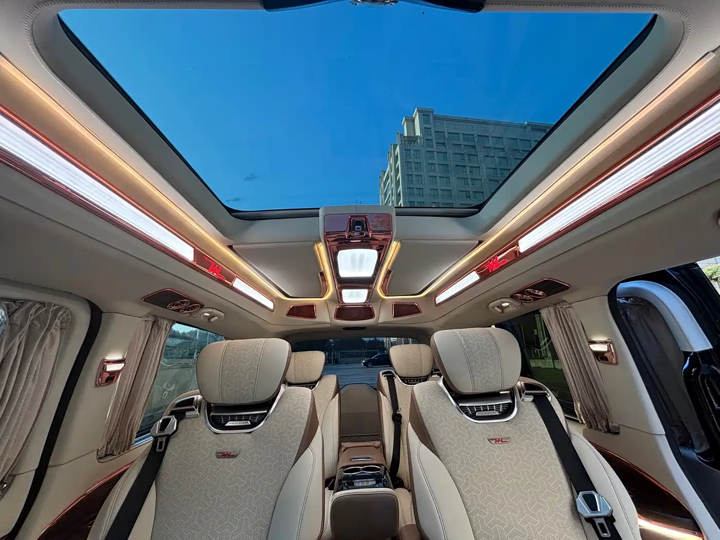 Mercedes-Benz V-Class 2021 V 260 L Long Wheelbase Premium Edition фото 19
