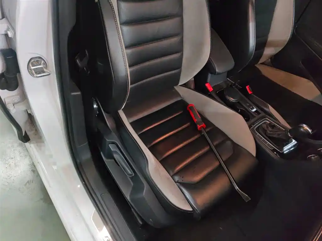 Volkswagen Golf 2017 280TSI Auto R-Line Millionth Anniversary Edition фото 25