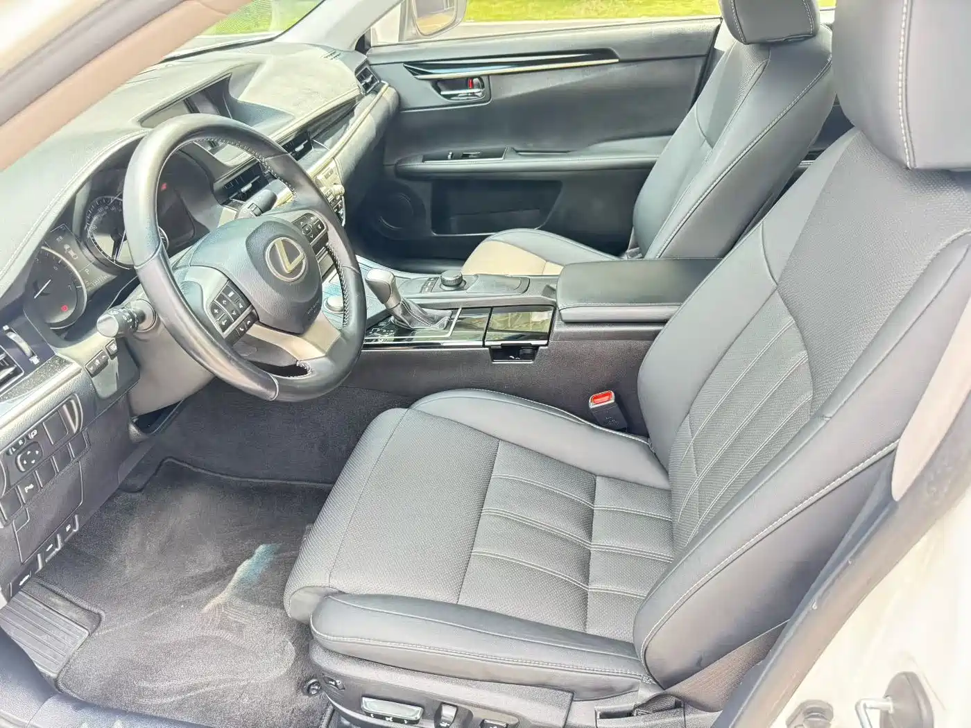 Фото 4 - Lexus ES