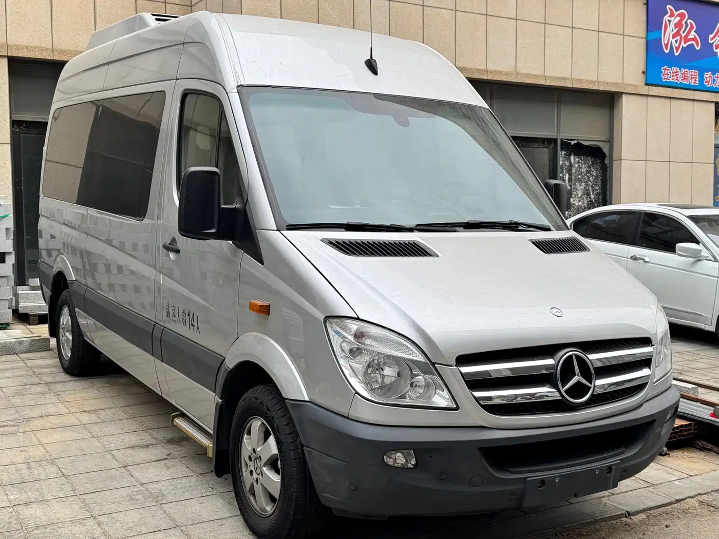Mercedes-Benz Sprinter 2014 Model 2.1T Excellent Travel Medium Wheelbase фото 3