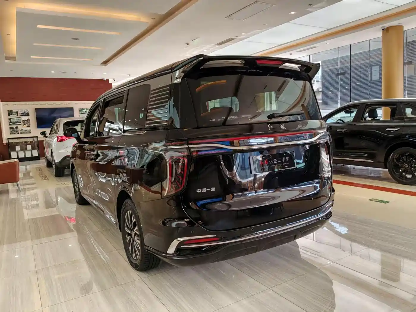 Hongqi HQ9 PHEV 2024 Model 2.0T AWD Business Edition фото 9