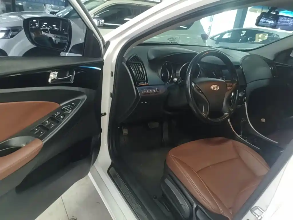 Hyundai Sonata 2016 2015 Classic 2.0L Automatic Leading Edition