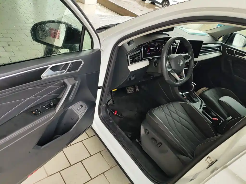 Фото 16 - Volkswagen Tiguan L