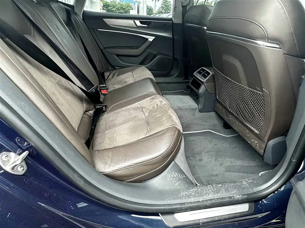 Audi A7L 2022 45 TFSI S-line Dream Builder Edition фото 7