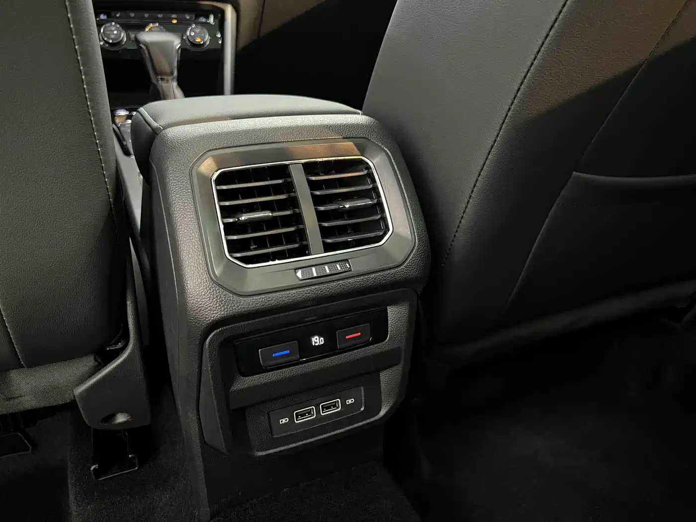 Volkswagen Tiguan L 2021 330TSI Automatic 2WD R-Line Premium фото 14