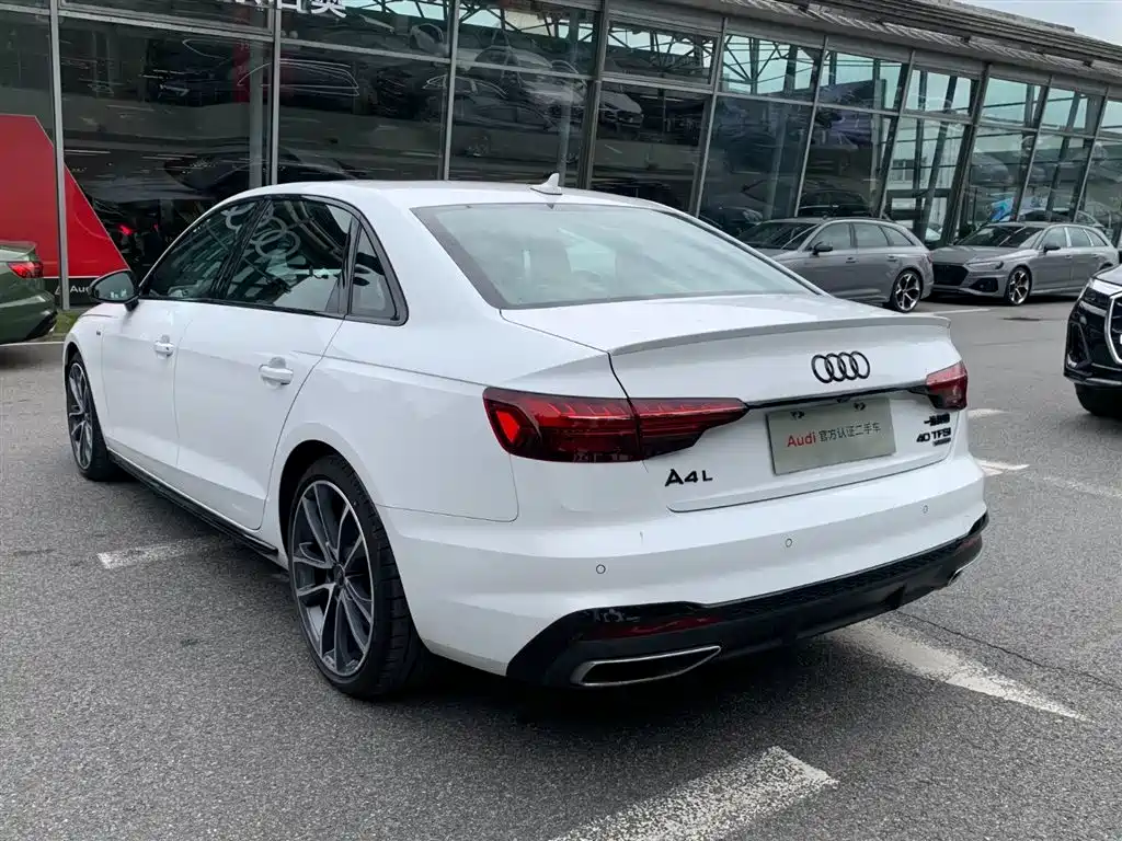 Audi A4L 2023 40 TFSI quattro Luxury Sport фото 4