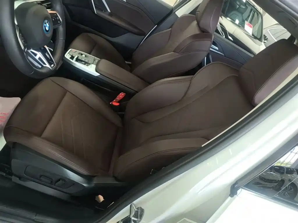 BMW iX1 2023 eDrive25L M Sport Package фото 15