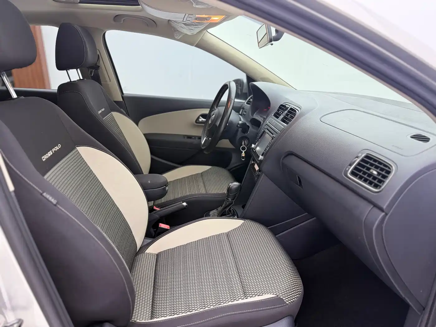 Volkswagen Polo 2012 1.6L Cross Polo AT фото 16