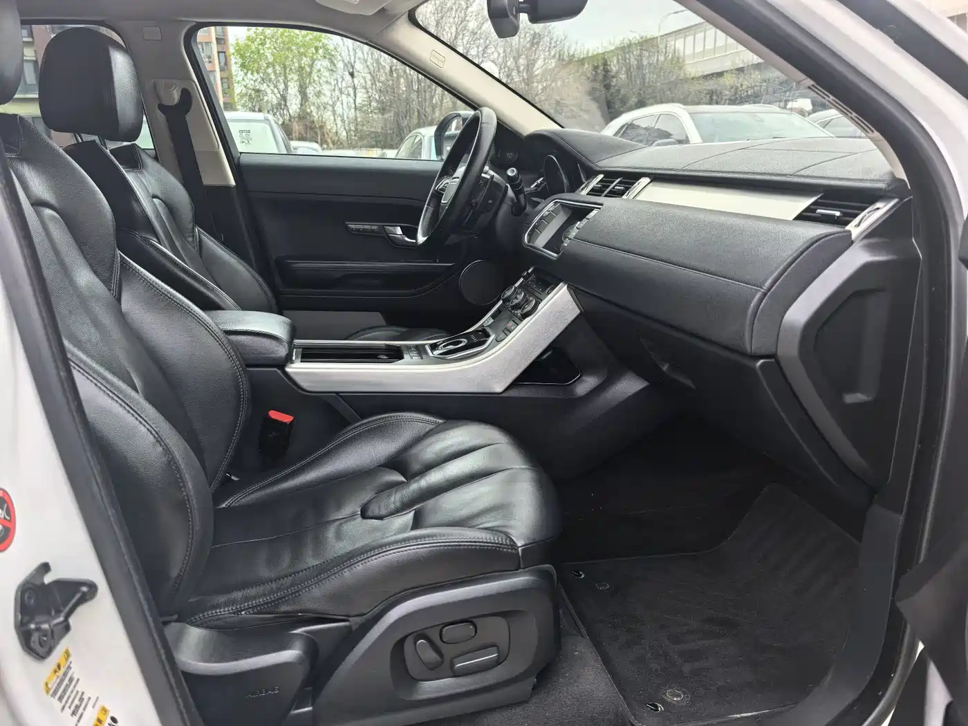 Land Rover Range Rover Evoque 2015 2.0T 5-Door Intelligent Edition фото 7