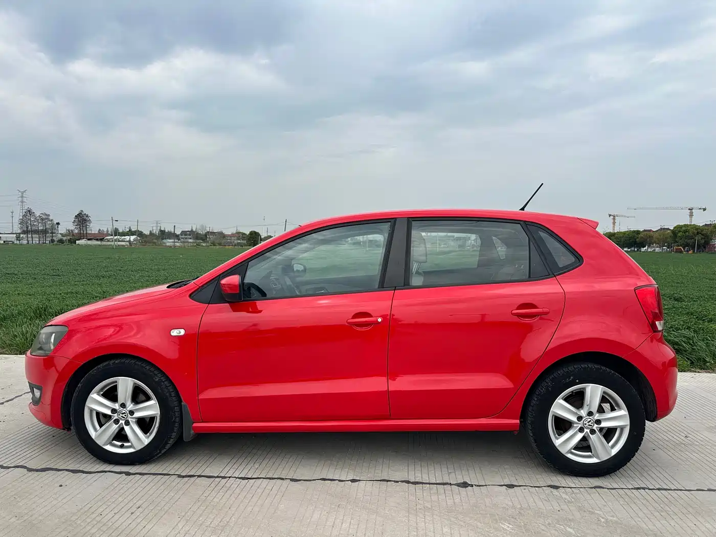 Volkswagen Polo 2011 1.6L Automatic Style Edition фото 6