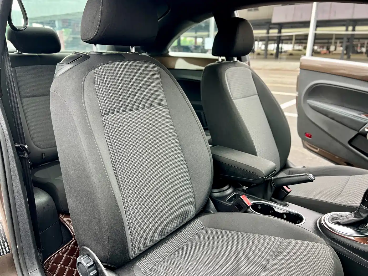 Volkswagen Beetle 2014 1.2TSI Fashion Edition фото 14