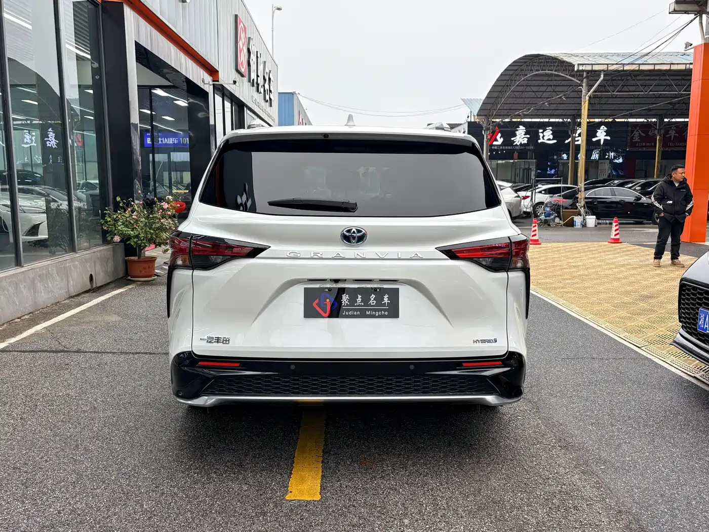 Toyota Granvia 2024 2.5L Hybrid Premium PLUS фото 5