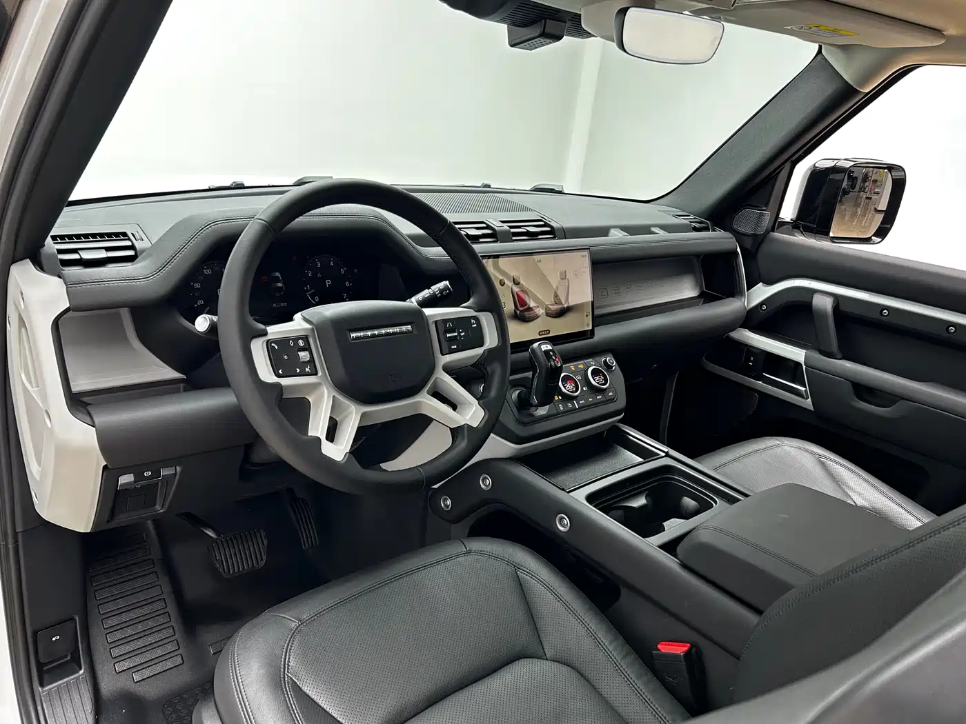 Land Rover Defender 2024 90 2.0T P300 S фото 8
