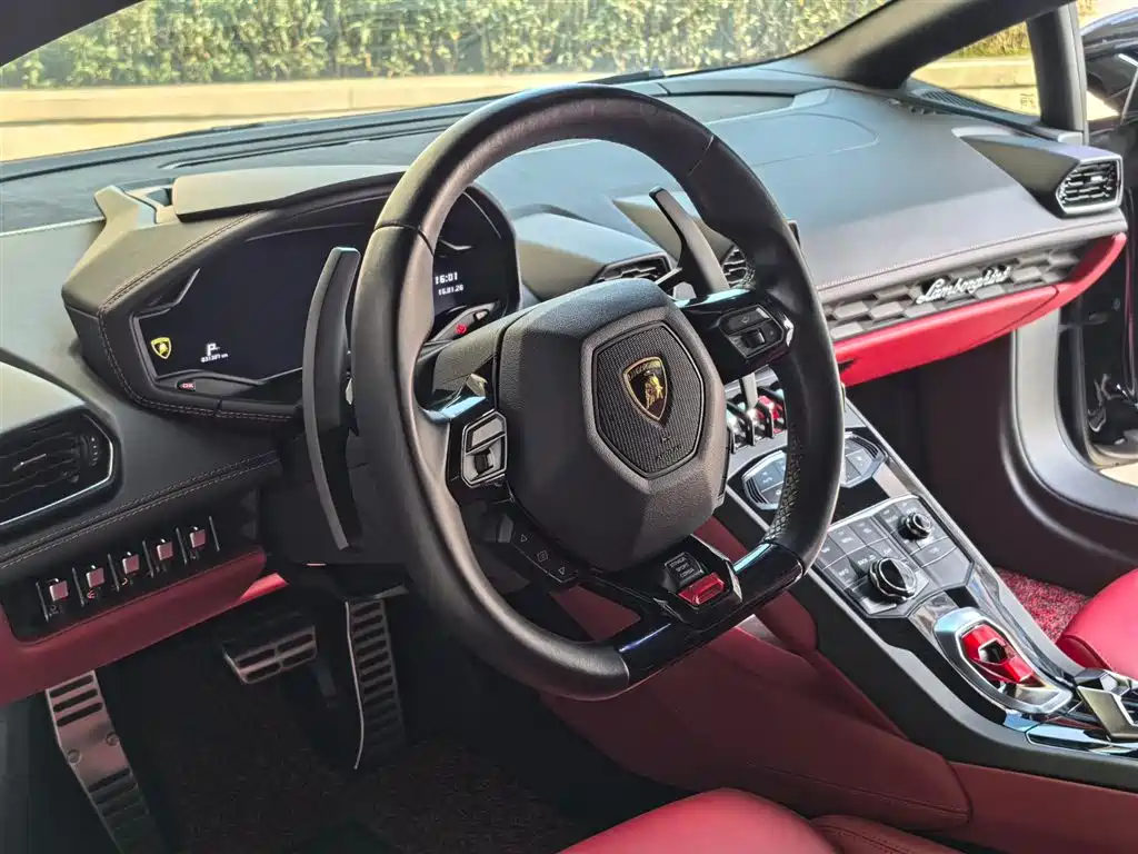 LAMBORGHINI HURACÁN