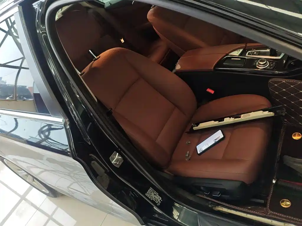 BMW 5 Series 2014 520Li Elegance фото 25