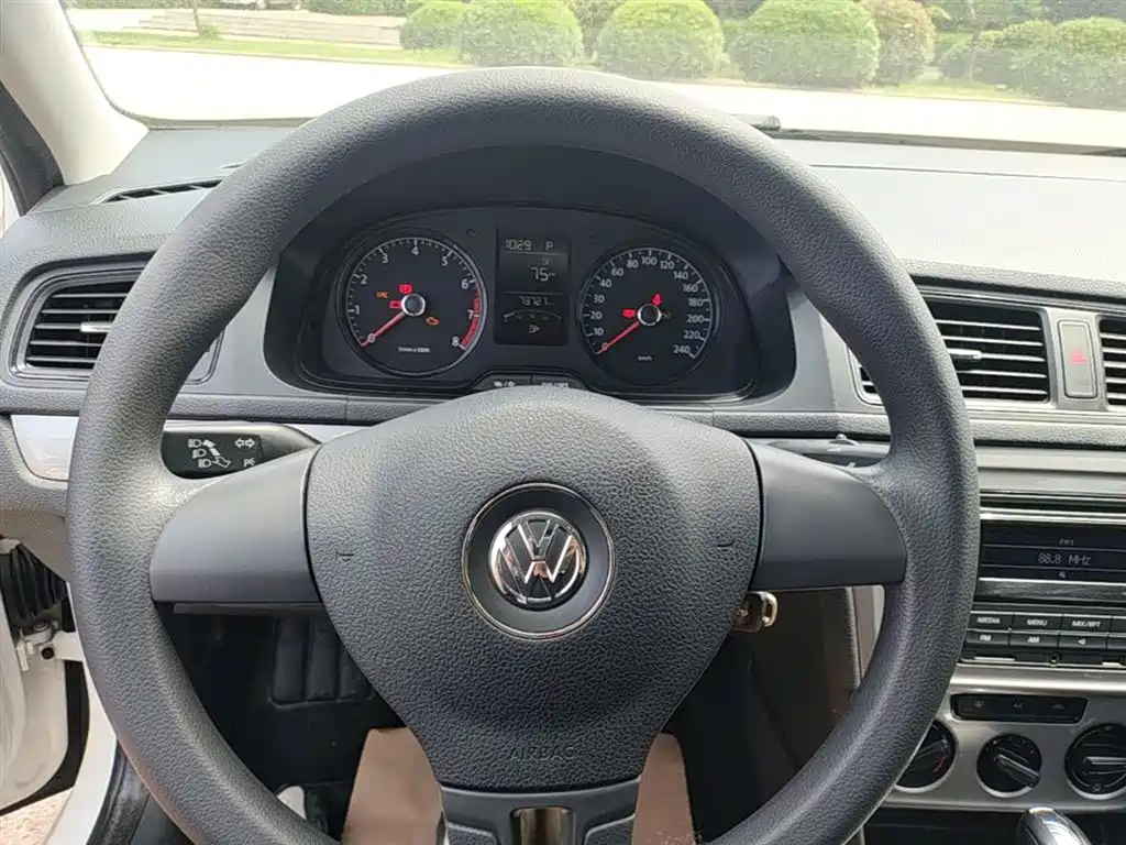 Volkswagen Lavida 2013 Facelift Classic 1.6L Automatic Trend фото 11
