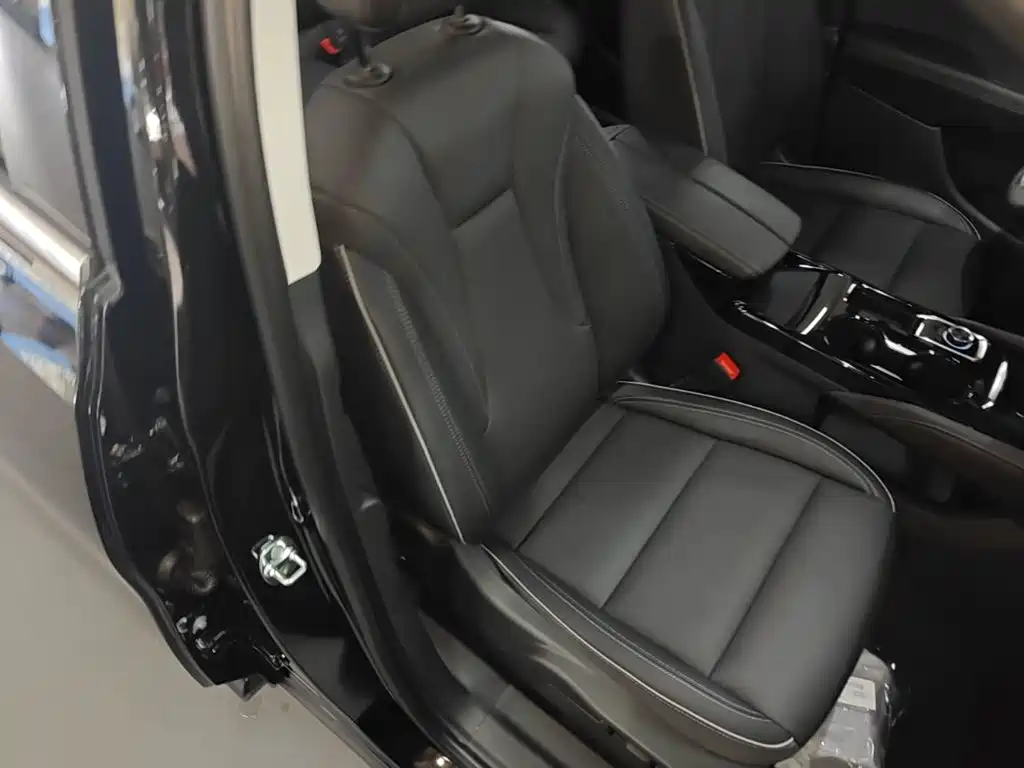 Buick Envision Plus 2026 2025 Enclave Plus 28T 2WD Platinum Edition