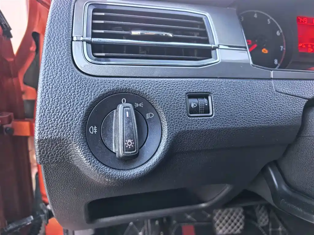 Volkswagen Santana 2017 Gran Santana 1.6L Auto Trendline фото 16