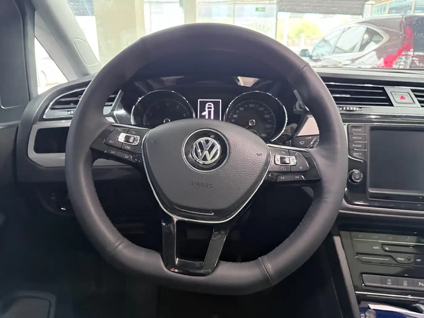 Volkswagen Touran 2018 Touran L 280TSI DSG Frontier Edition 7-Seater China V фото 14