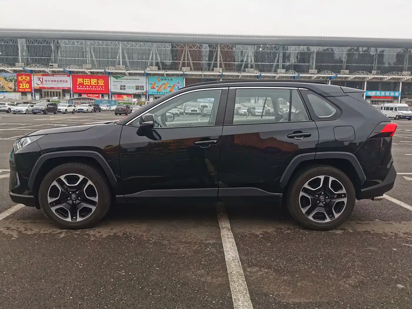 Toyota RAV4 Rongfang 2022 2.0L CVT 4WD Premium Edition фото 5