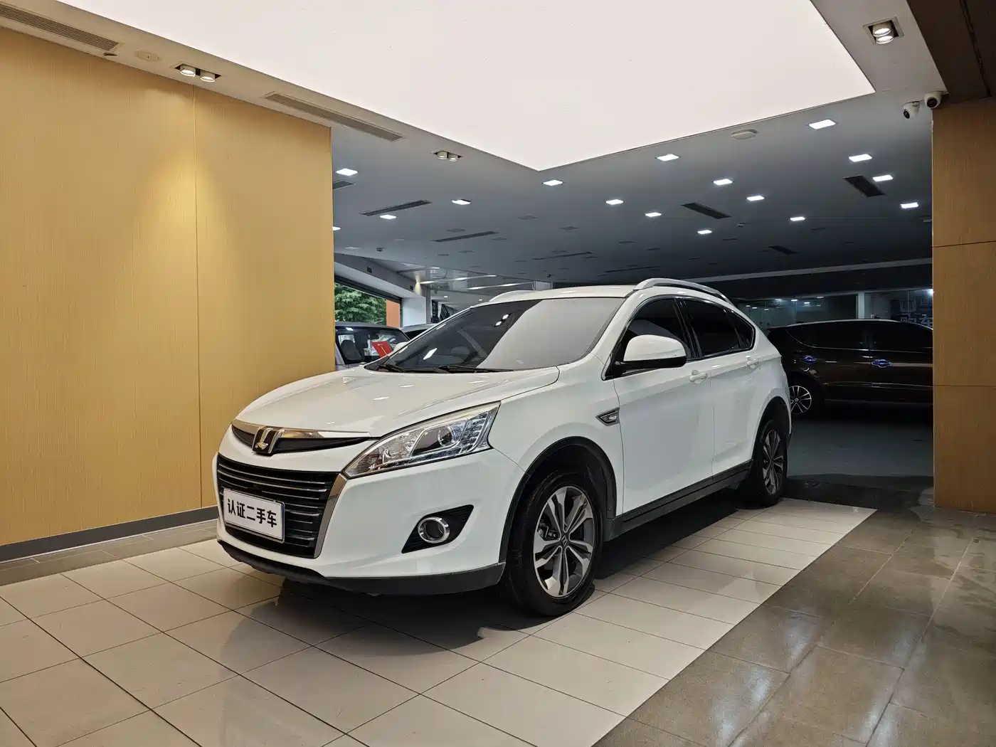 LUXGEN EXCELLENT 6 SUV