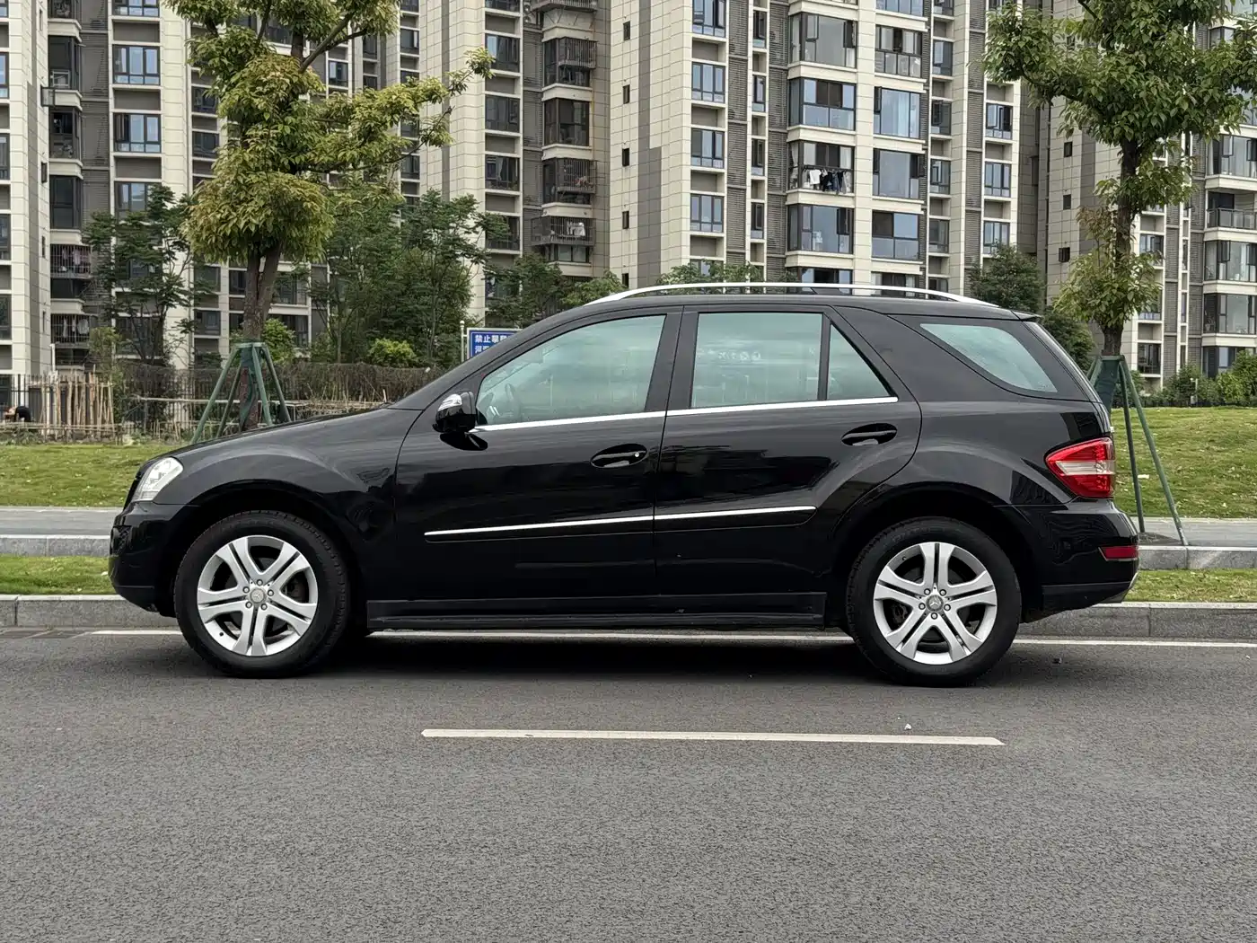 Mercedes-Benz M-Class 2010 ML 350 4MATIC Luxury фото 3
