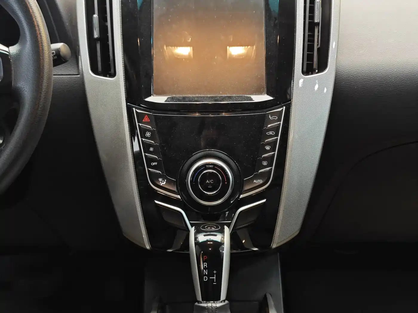 LUXGEN EXCELLENT 6 SUV