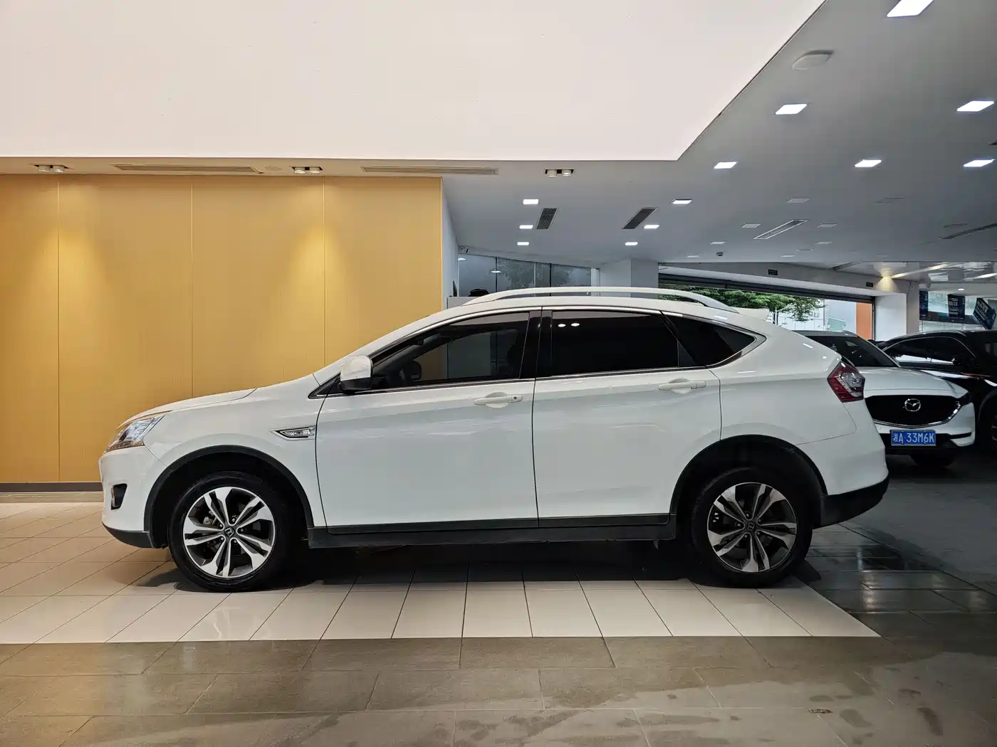 LUXGEN EXCELLENT 6 SUV