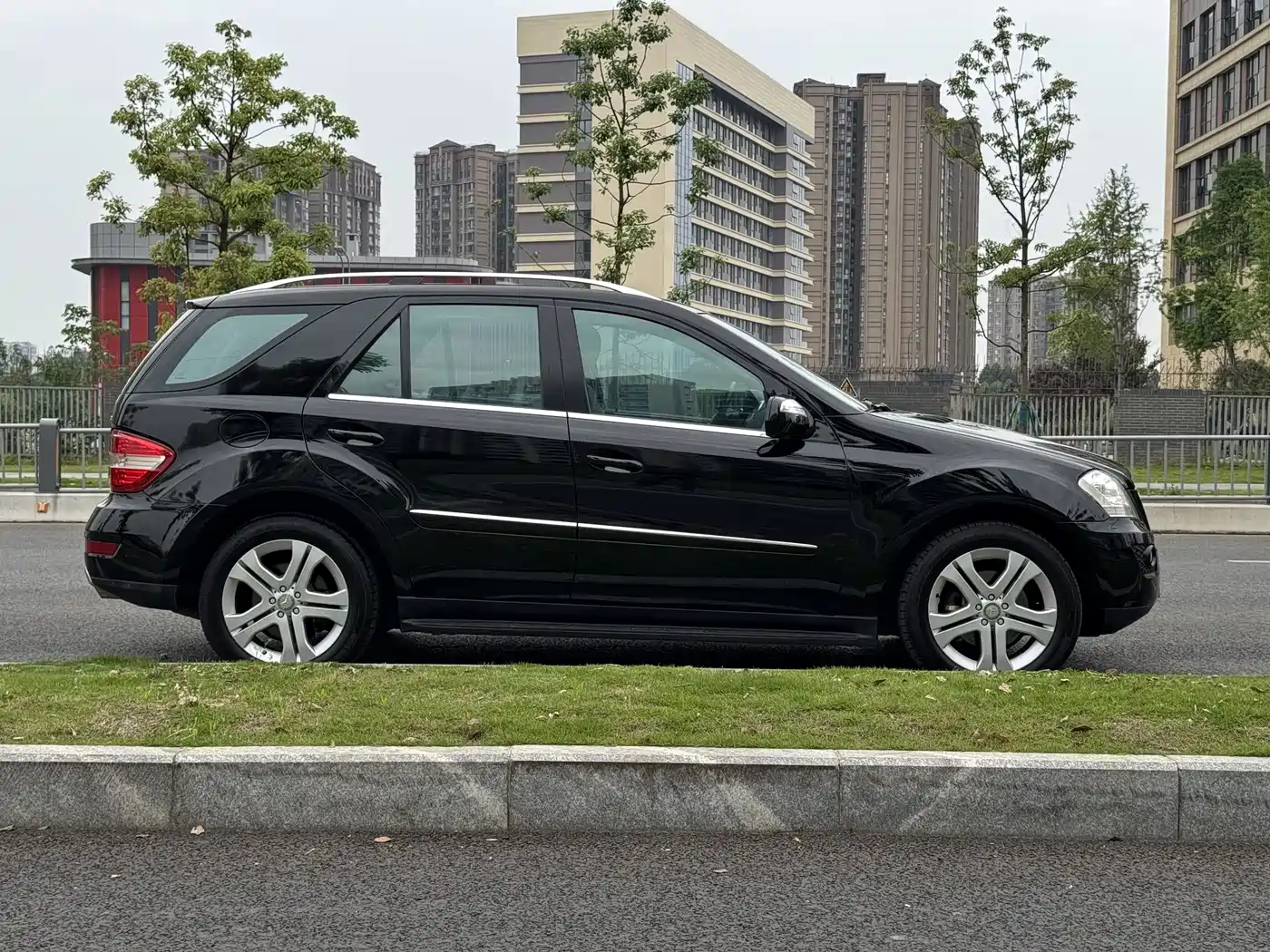 Mercedes-Benz M-Class 2010 ML 350 4MATIC Luxury фото 15