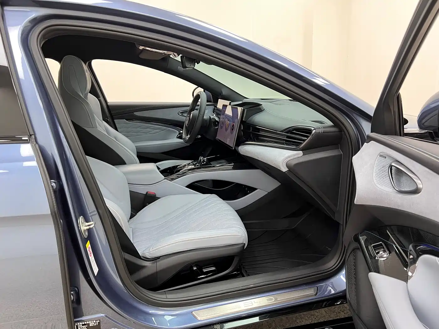 BYD Seal 2022 700km Long Range RWD Edition фото 30