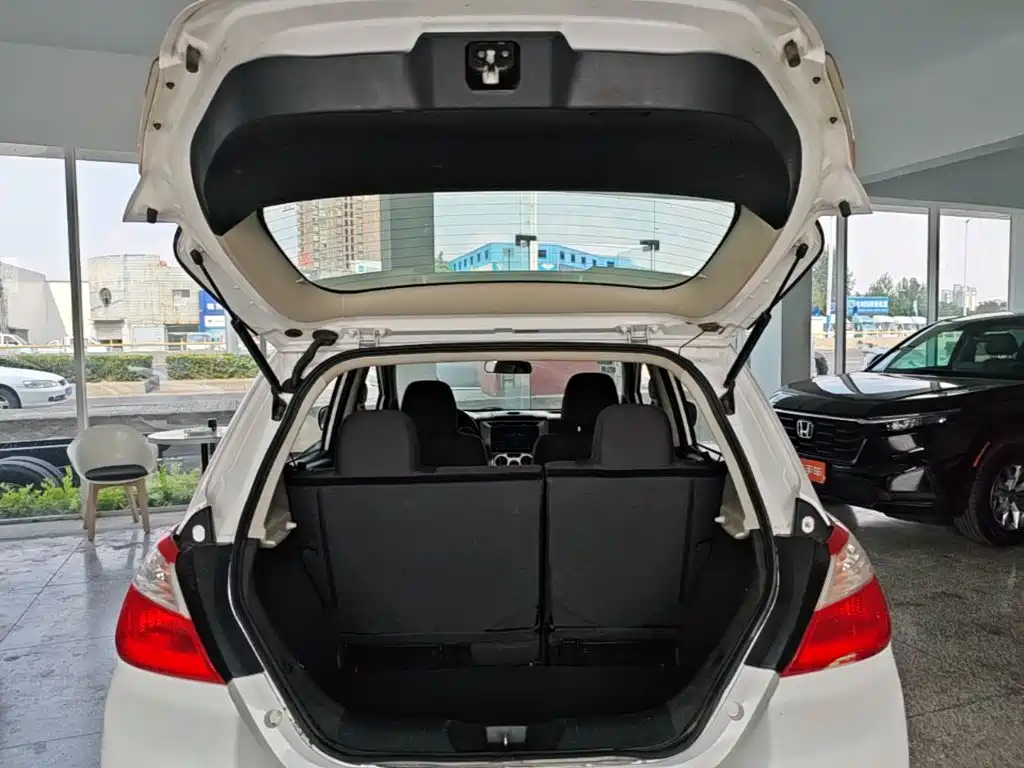 Venucia R50 2014 2013 1.6L Manual Fashion