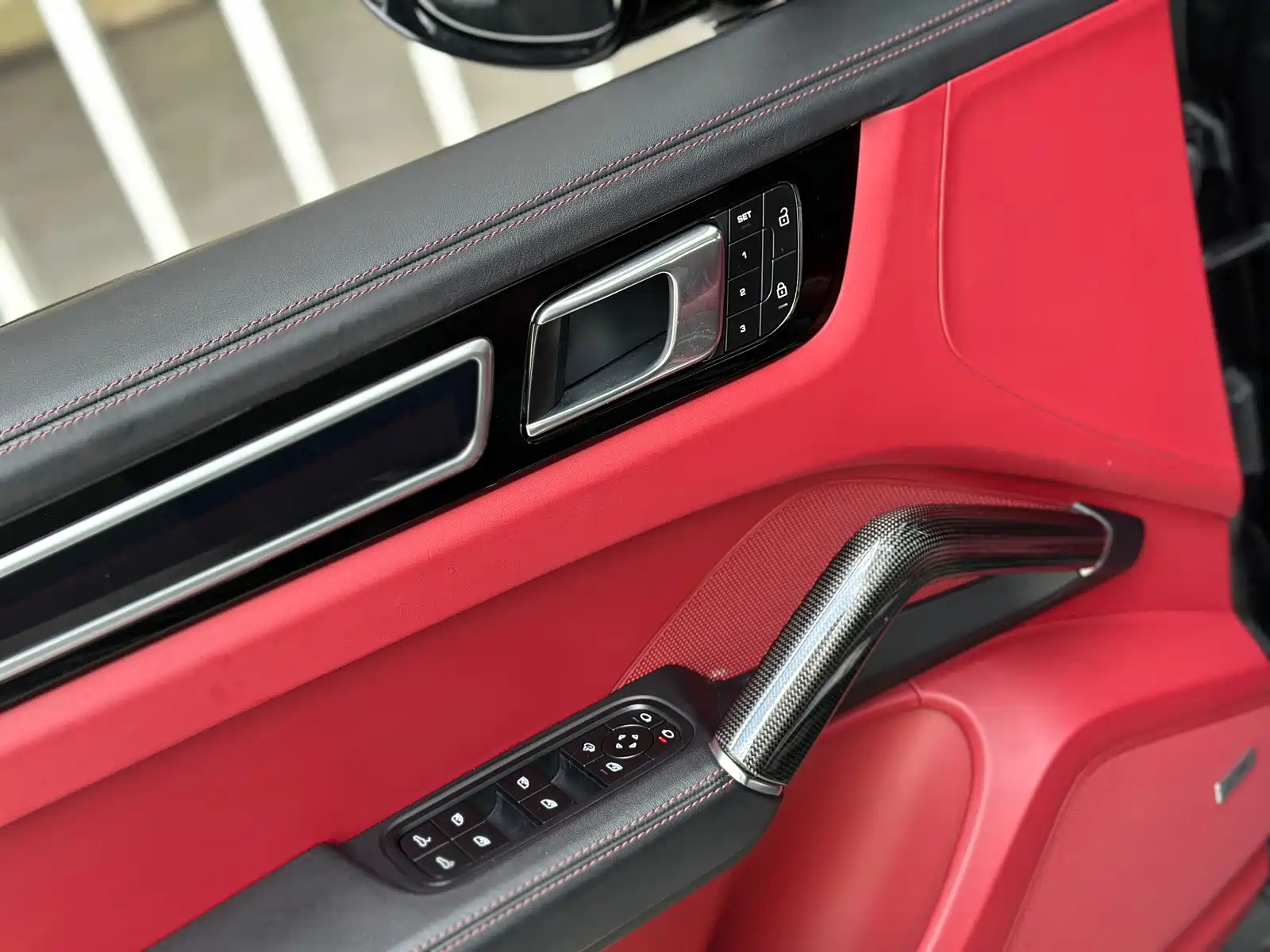 Photo 11 - Porsche Cayenne