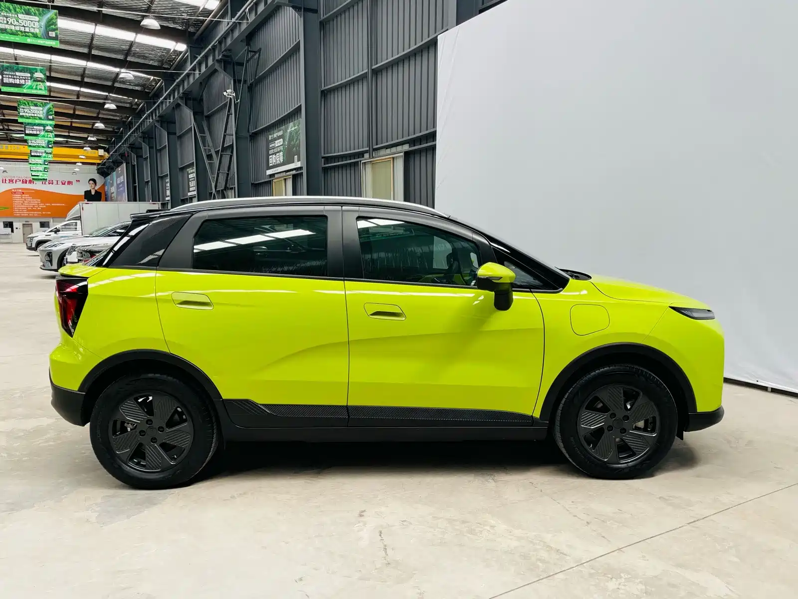 Фото 8 - Geely Geometry E Firefly