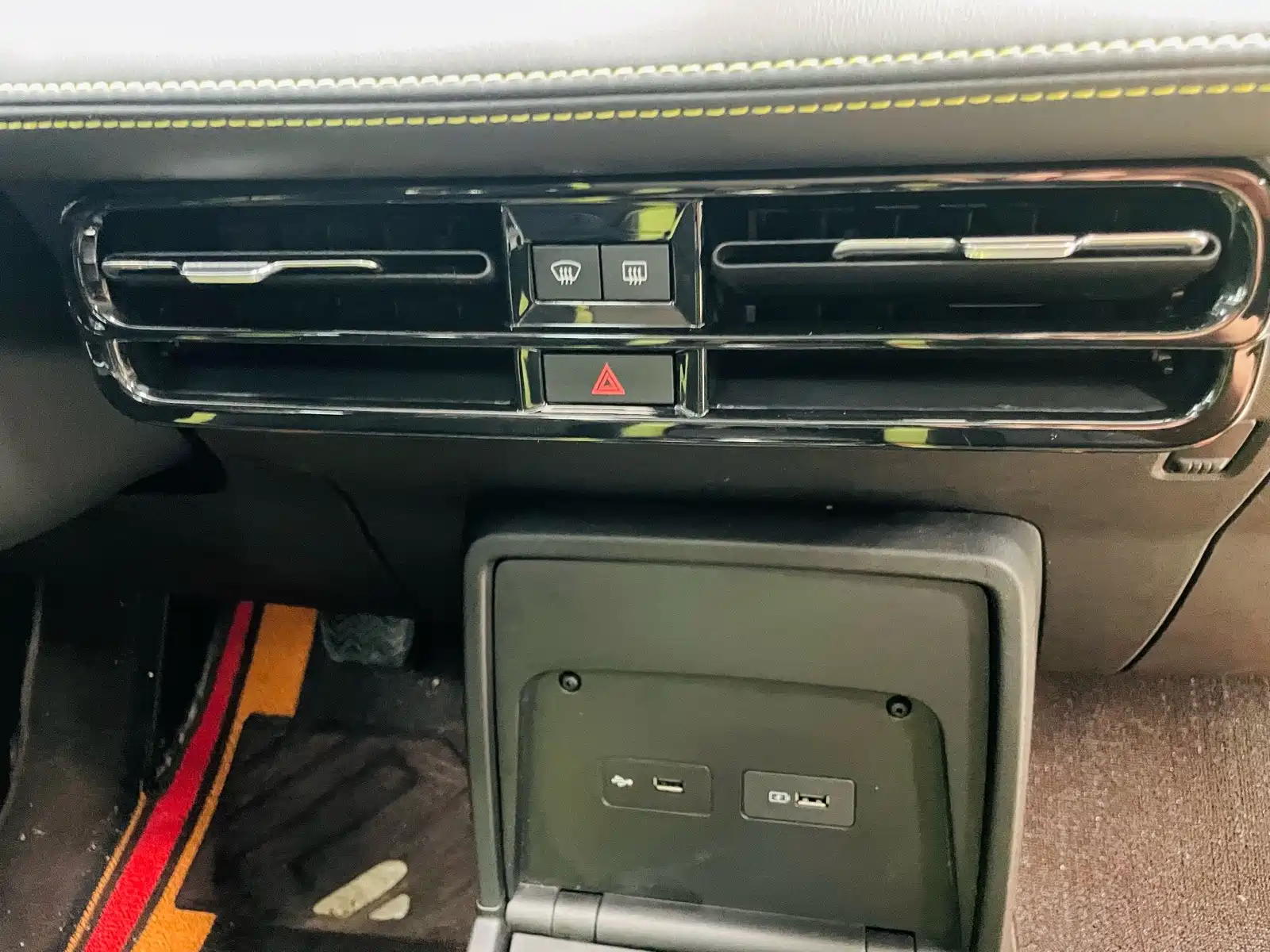 Фото 24 - Geely Geometry E Firefly