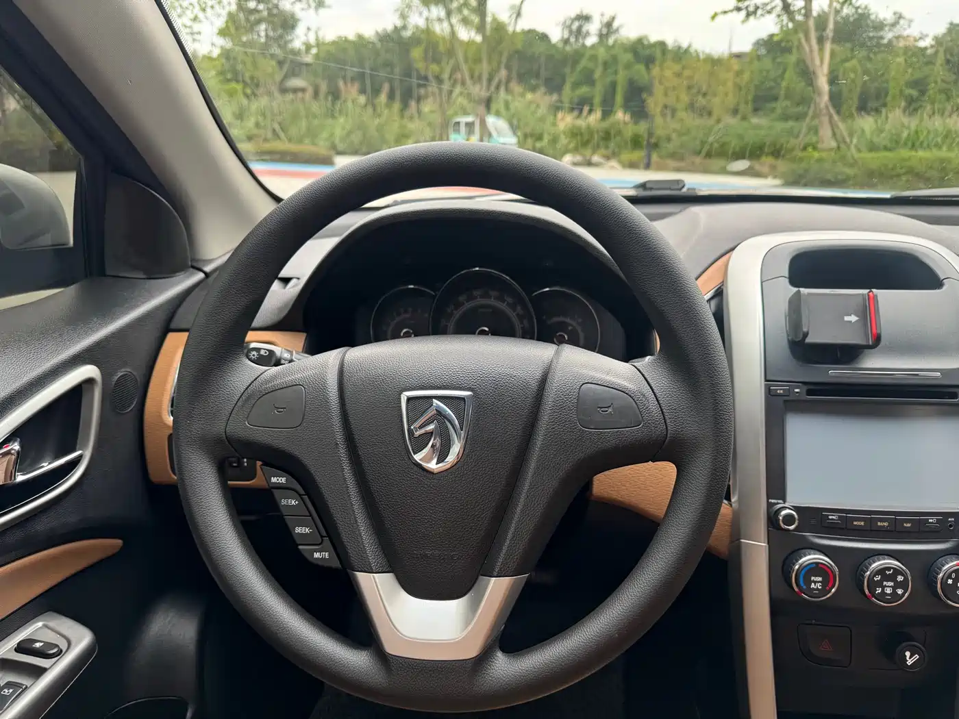 Baojun 630 2014 2013 1.5L Manual Elite