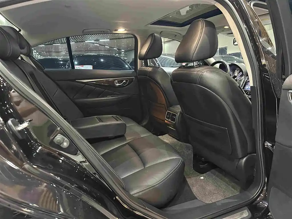 Photo 9 - Infiniti Q50L