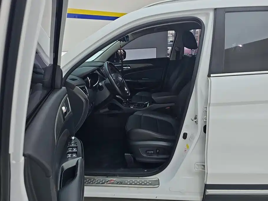 Photo 9 - Changan CS75