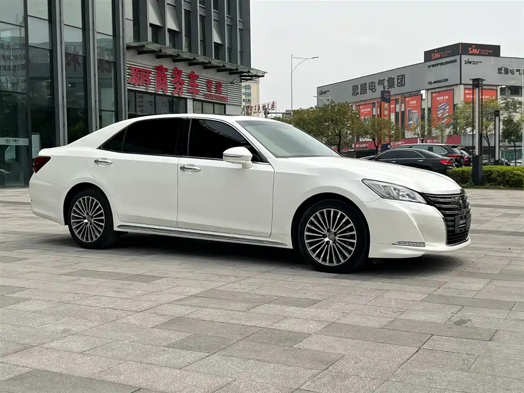 Toyota Crown 2018 2.0T Sport Edition фото 2