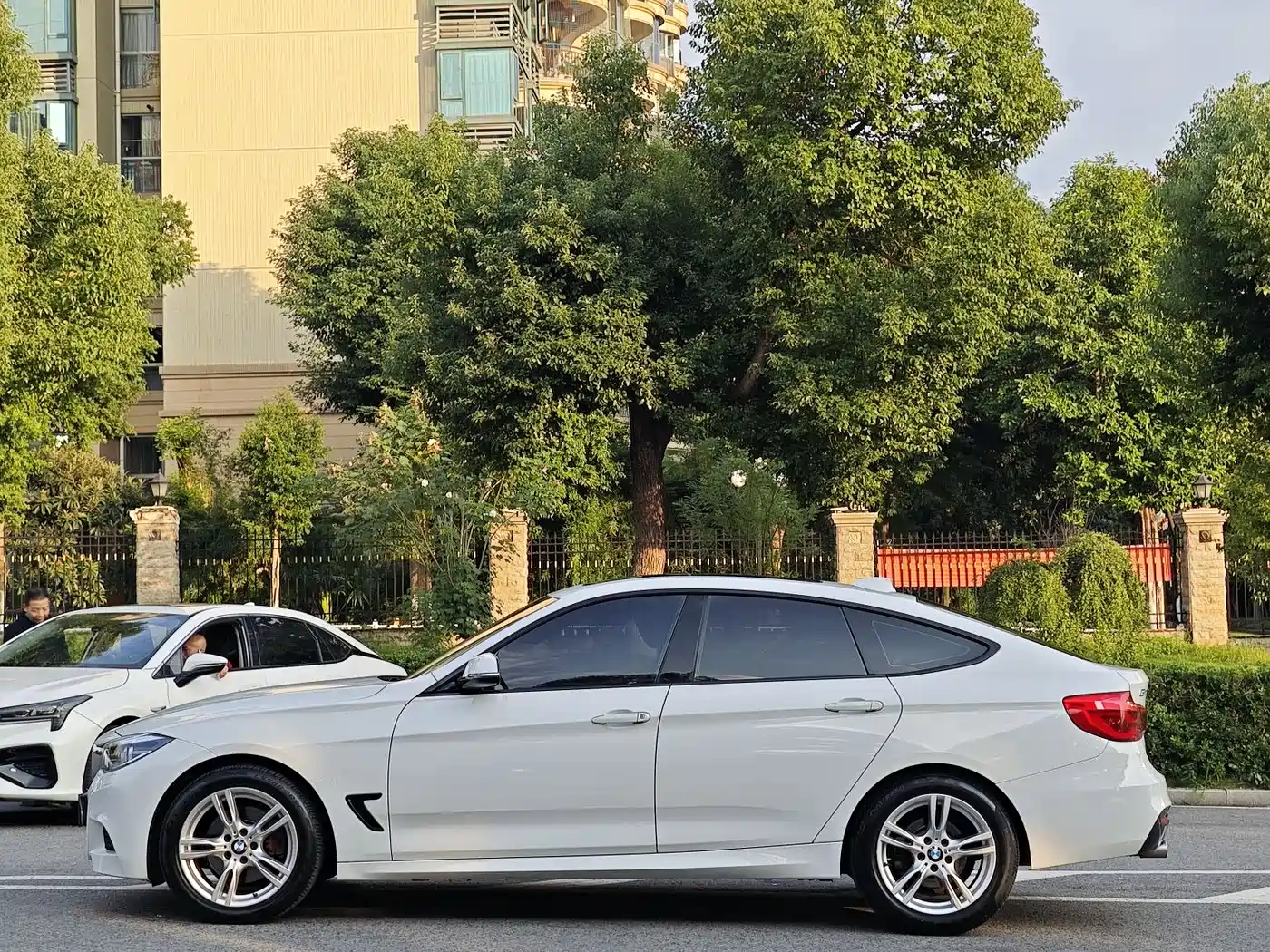 BMW 3 Series GT 2017 330i xDrive M Sport фото 7
