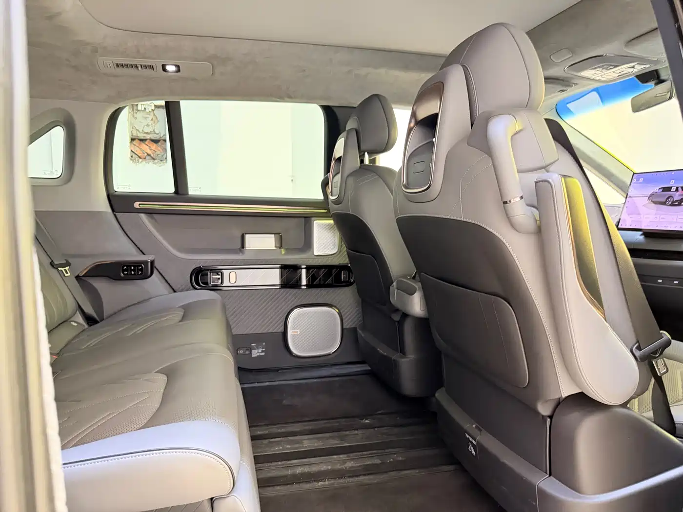Zeekr MIX 2025 Long Range Intelligent Driving Edition фото 16